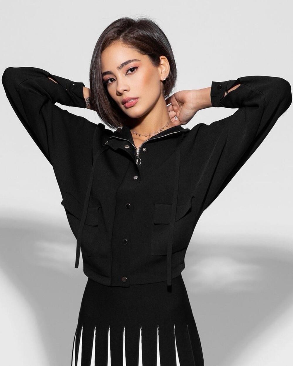 Aleeza Paris Boutique NWT Womens Rosee black hooded jacket medium